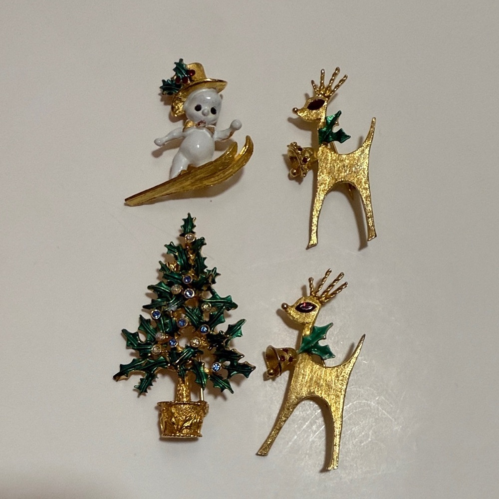 Vintage Signed MYLU Christmas Winter Festive Gold and Green Holiday Brooch Set